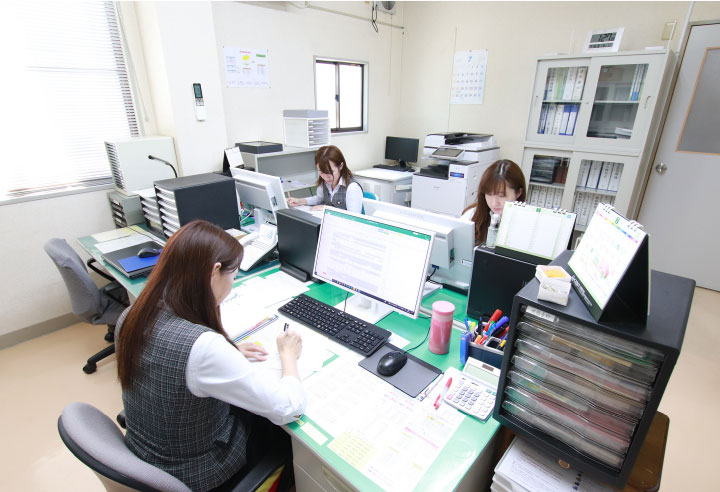 先輩社員の声